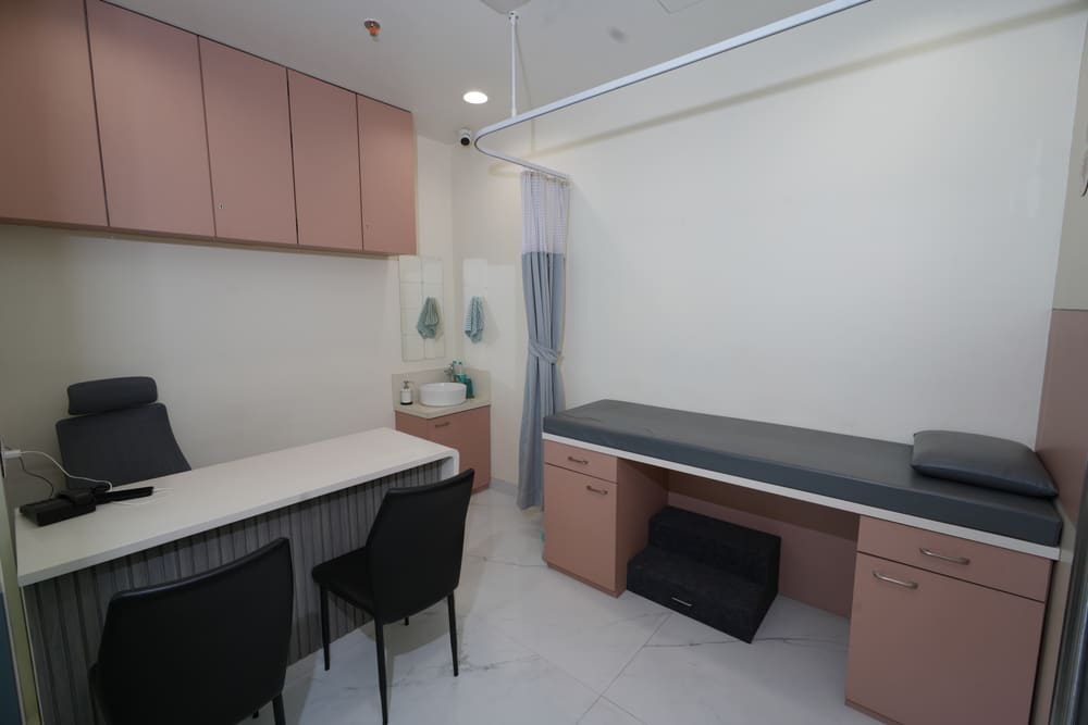 Cabin 01 – General Consultancy at CliniQube medical co-working space, Kharghar
