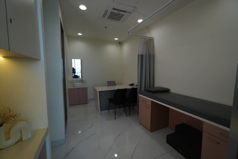 Cabin 05 – General Consultancy at CliniQube medical co-working space, Kharghar