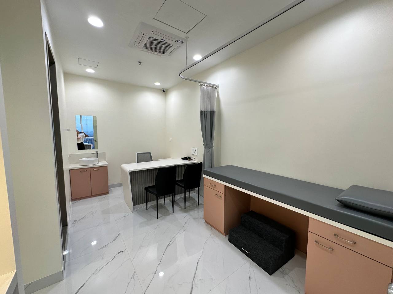 Cabin 05 – General Consultancy at CliniQube medical co-working space, Kharghar
